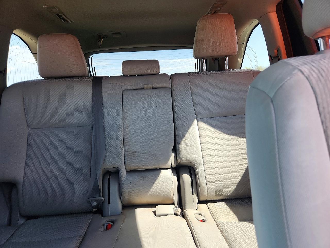 2017 TOYOTA HIGHLANDER LE photo 19