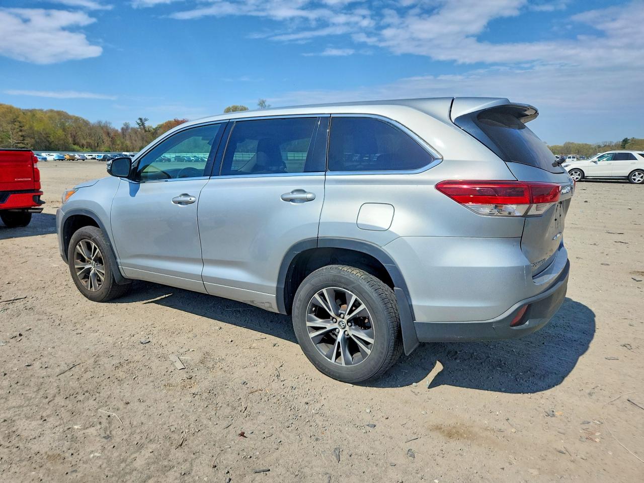 2017 TOYOTA HIGHLANDER LE photo 3
