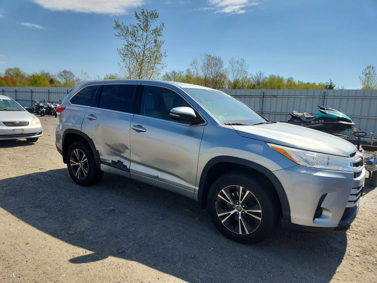 2017 TOYOTA HIGHLANDER LE photo 7