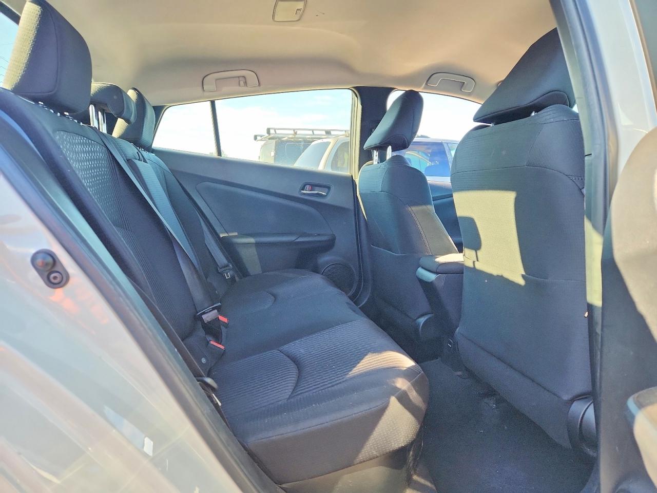 2016 TOYOTA PRIUS TWO ECO photo 19