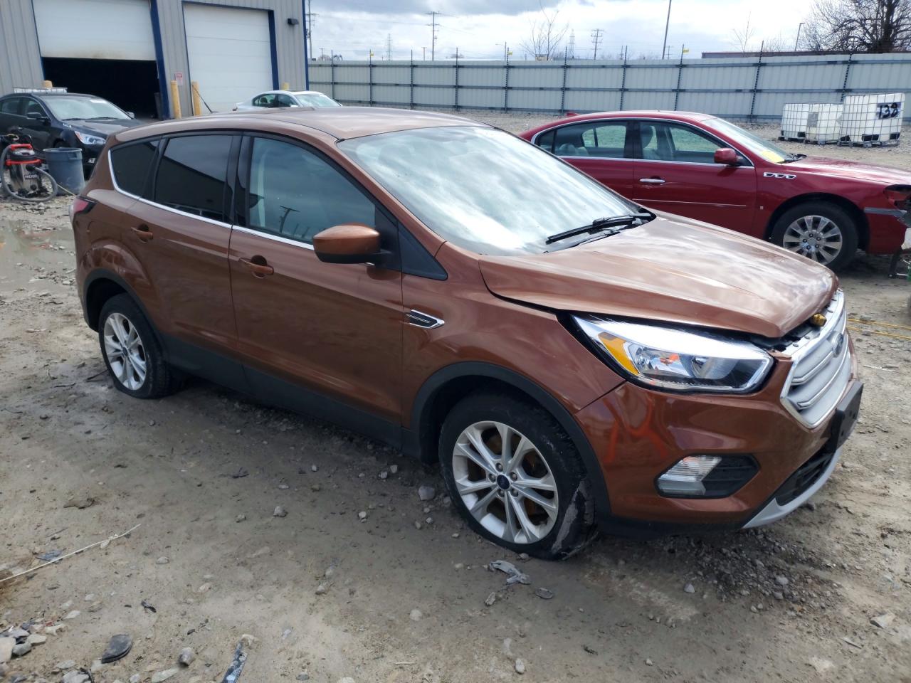 2017 FORD ESCAPE SE photo 4