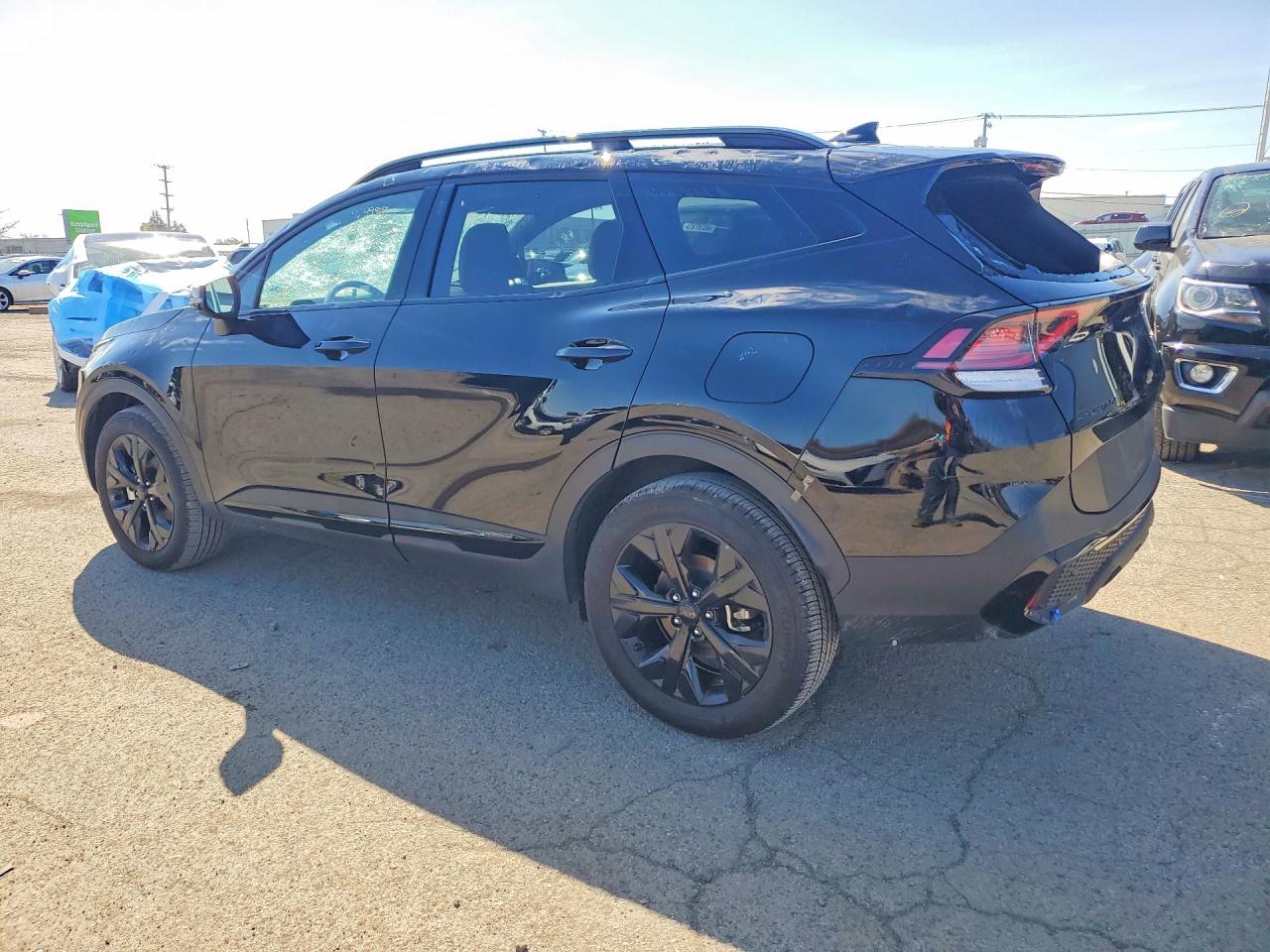 2025 KIA SPORTAGE X-LINE photo 3
