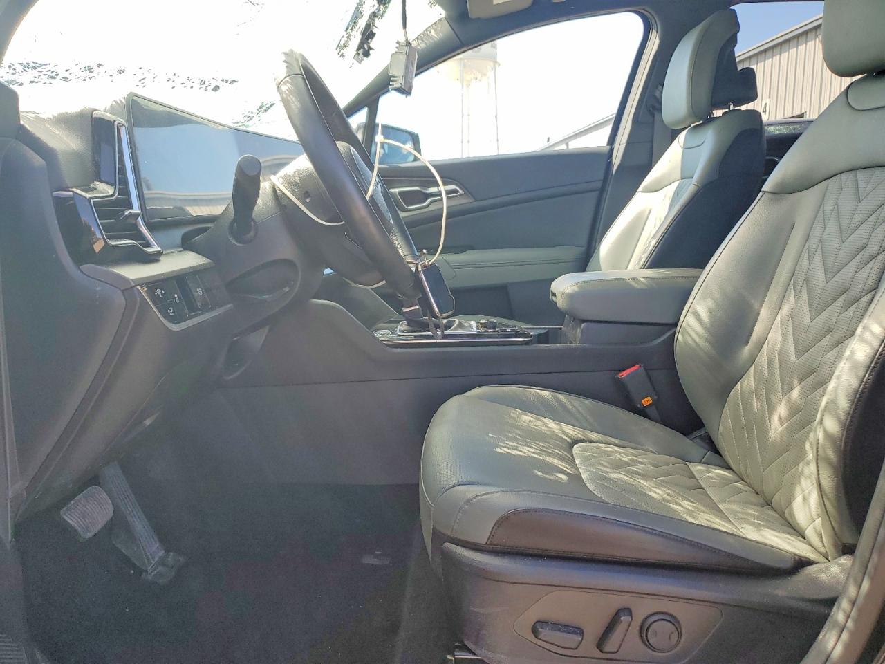 2025 KIA SPORTAGE X-LINE photo 13