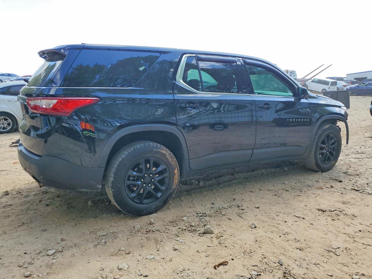 2019 CHEVROLET TRAVERSE LS photo 3