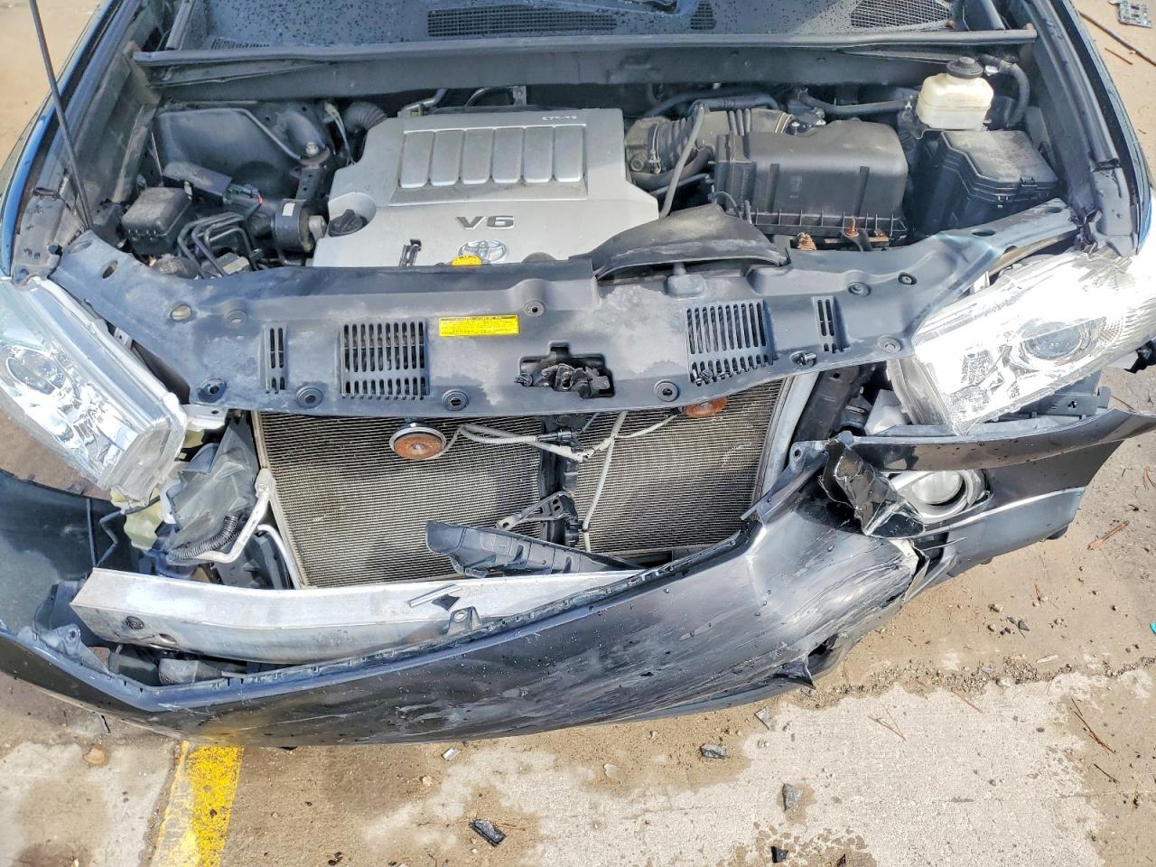 2012 TOYOTA HIGHLANDER SE photo 12