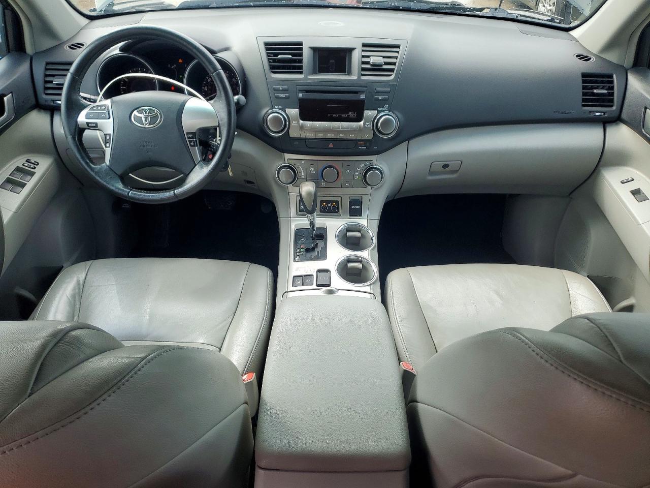 2012 TOYOTA HIGHLANDER SE photo 8