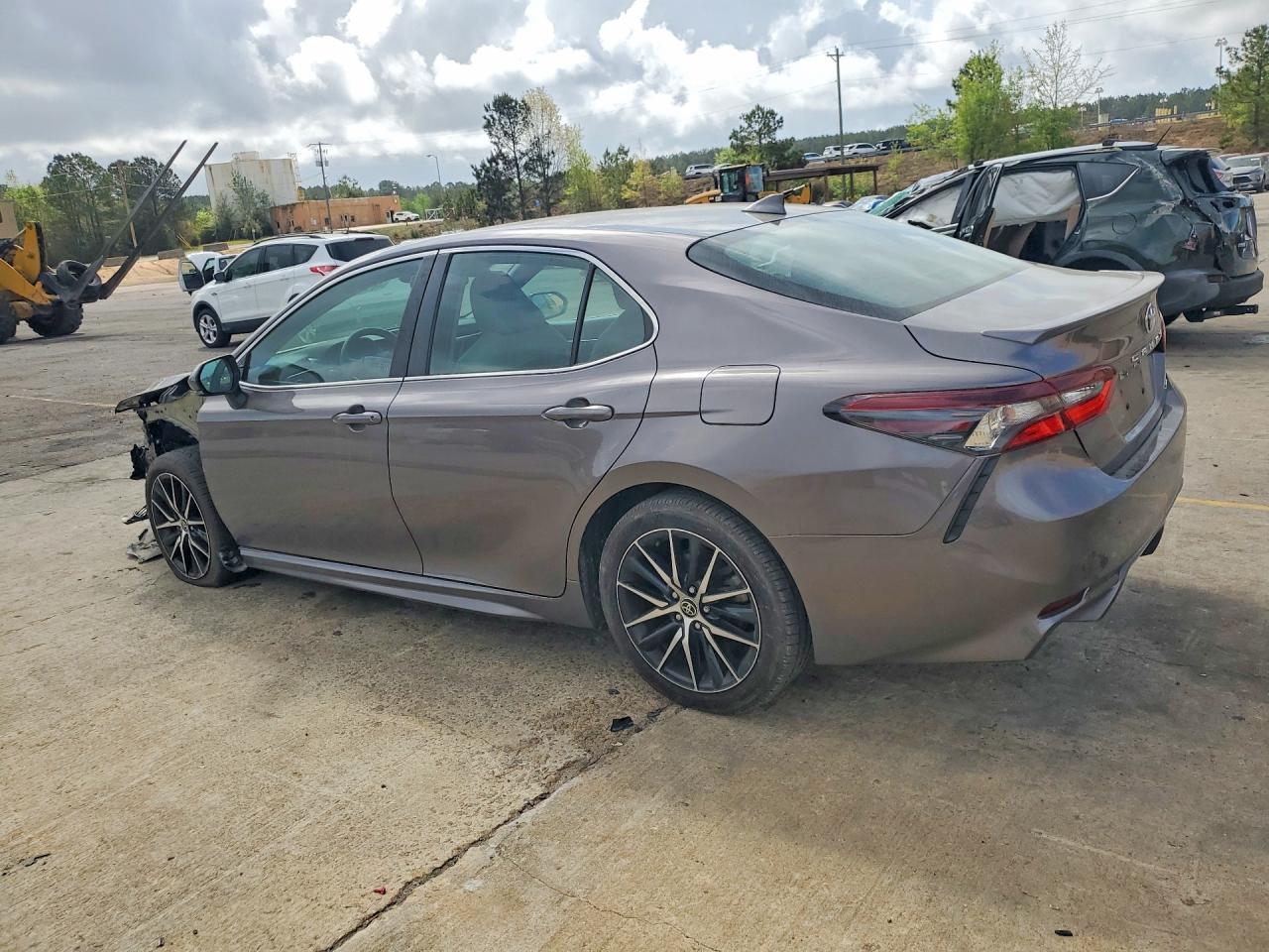 2022 TOYOTA CAMRY SE photo 3