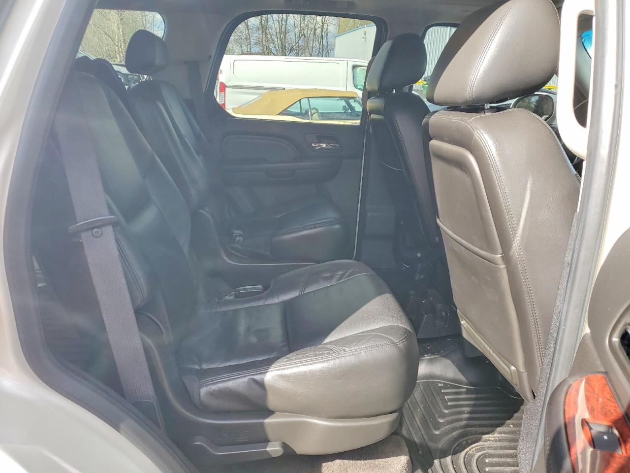 2010 CADILLAC ESCALADE LUXURY photo 28
