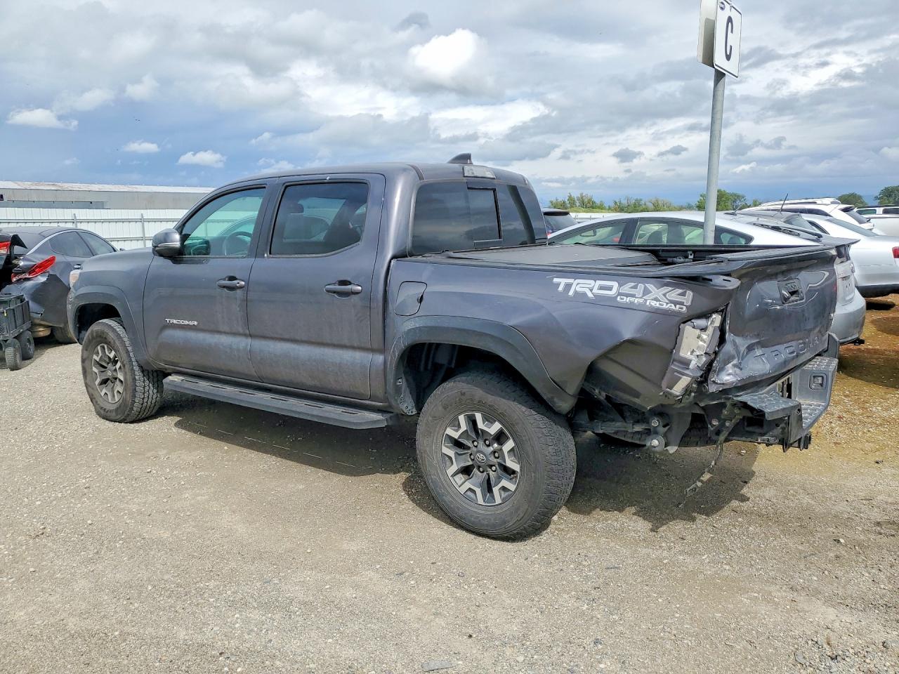 2021 TOYOTA TACOMA TRD OFF-ROAD photo 3