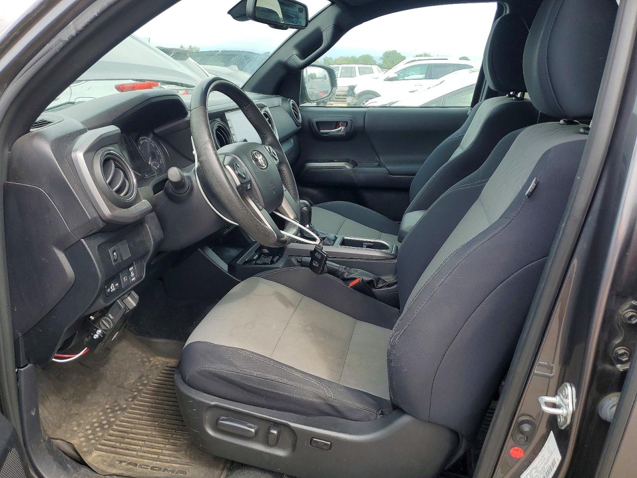 2021 TOYOTA TACOMA TRD OFF-ROAD photo 13