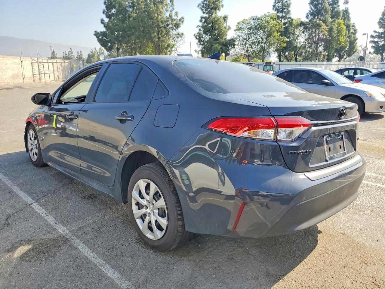 2025 TOYOTA COROLLA LE photo 3