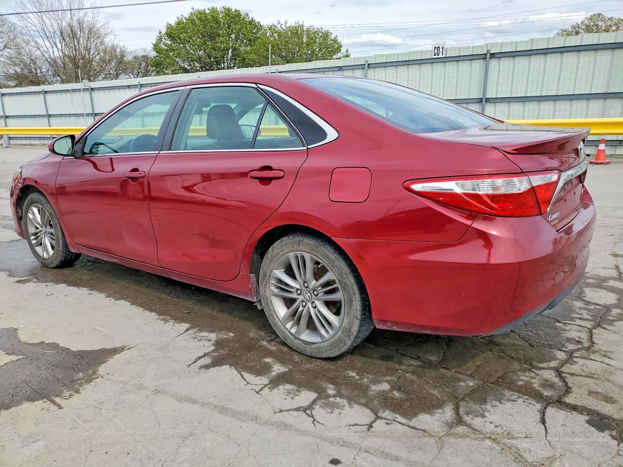 2017 TOYOTA CAMRY SE photo 3