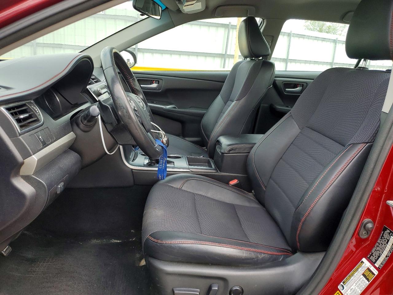 2017 TOYOTA CAMRY SE photo 13