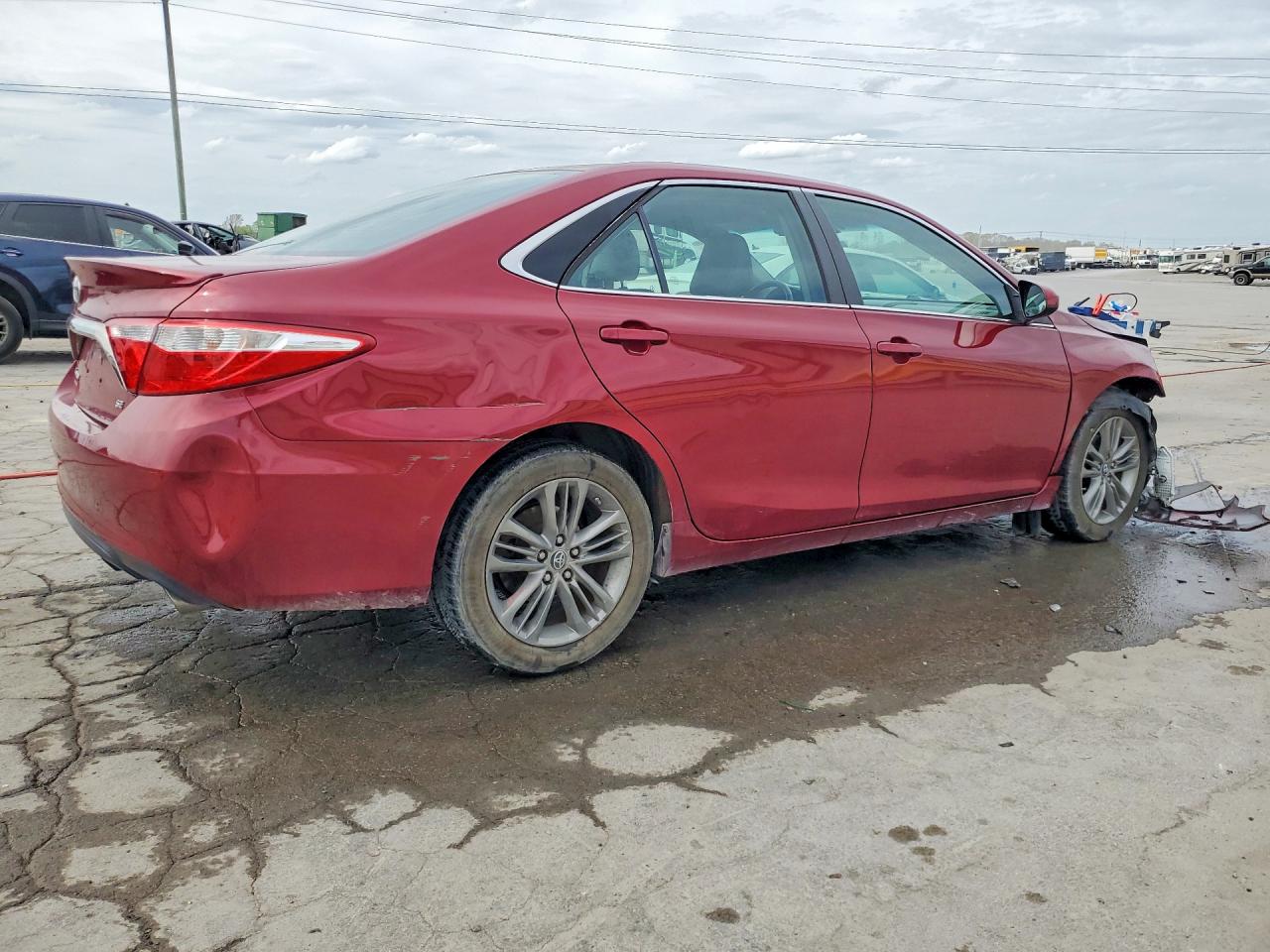 2017 TOYOTA CAMRY SE photo 5