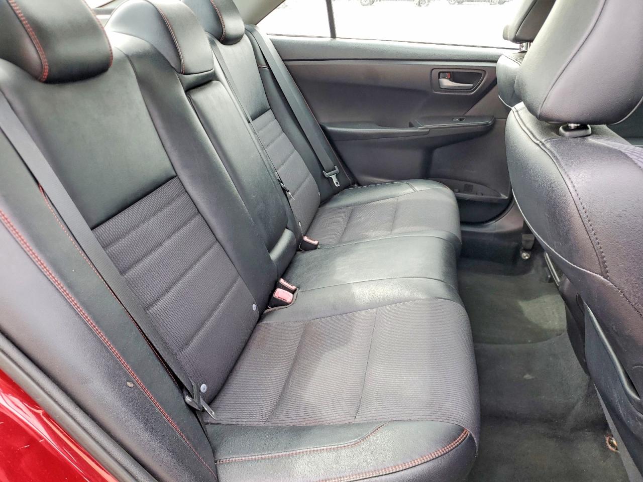 2017 TOYOTA CAMRY SE photo 19