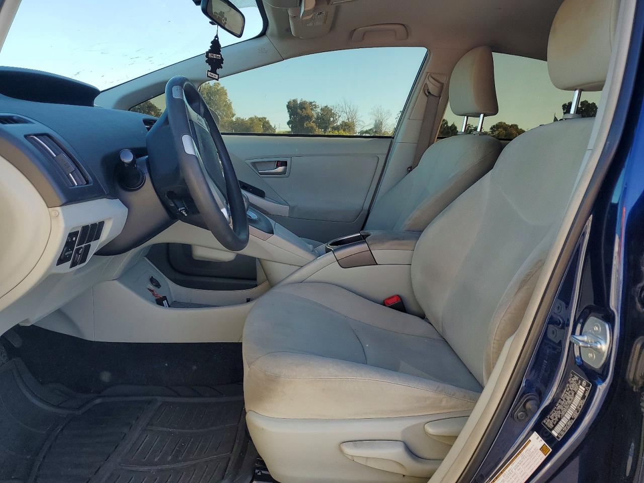 2012 TOYOTA PRIUS TWO photo 7
