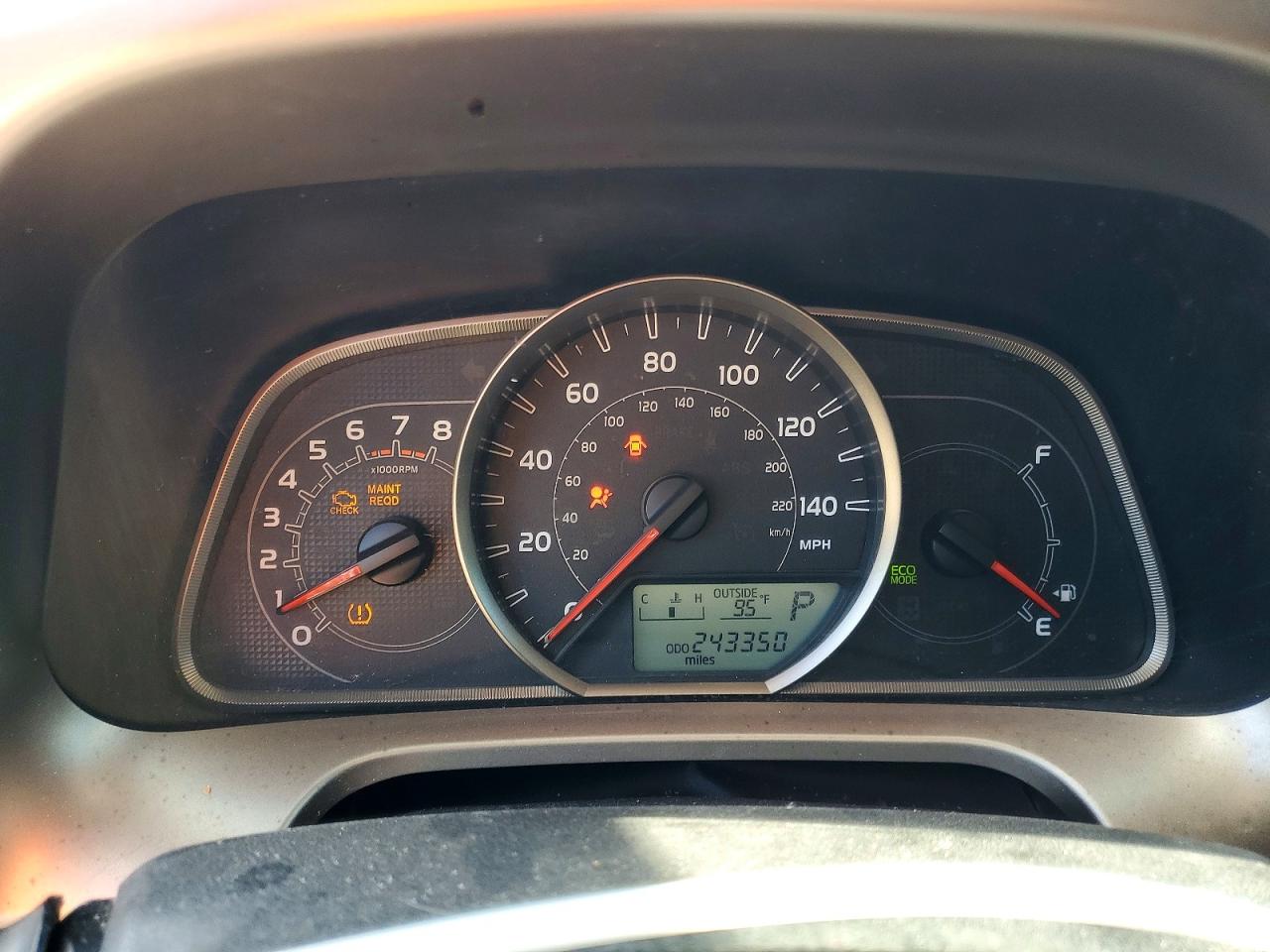 2013 TOYOTA RAV4 XLE photo 17