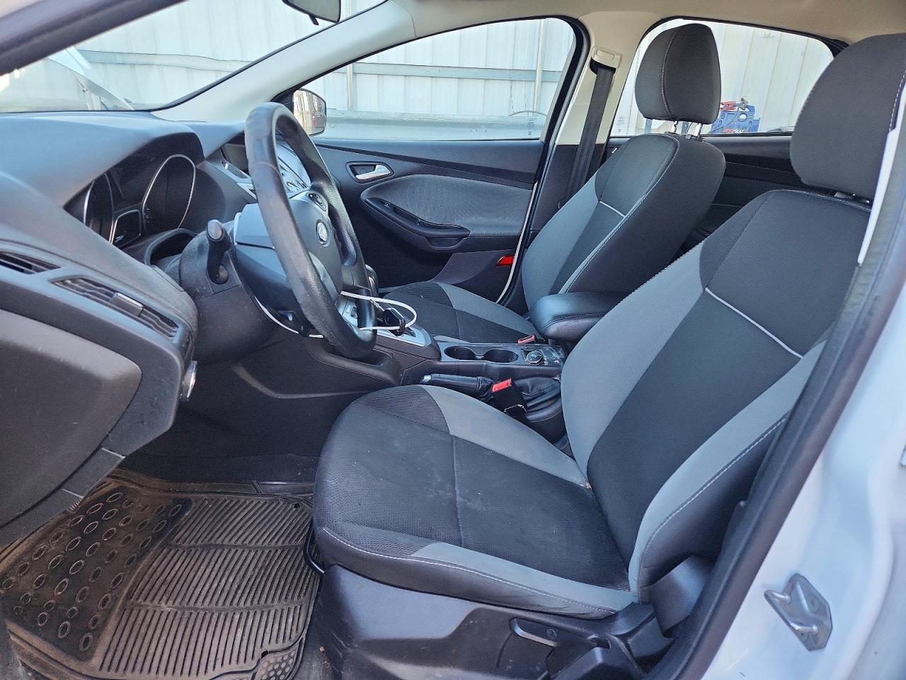 2014 FORD FOCUS SE photo 19