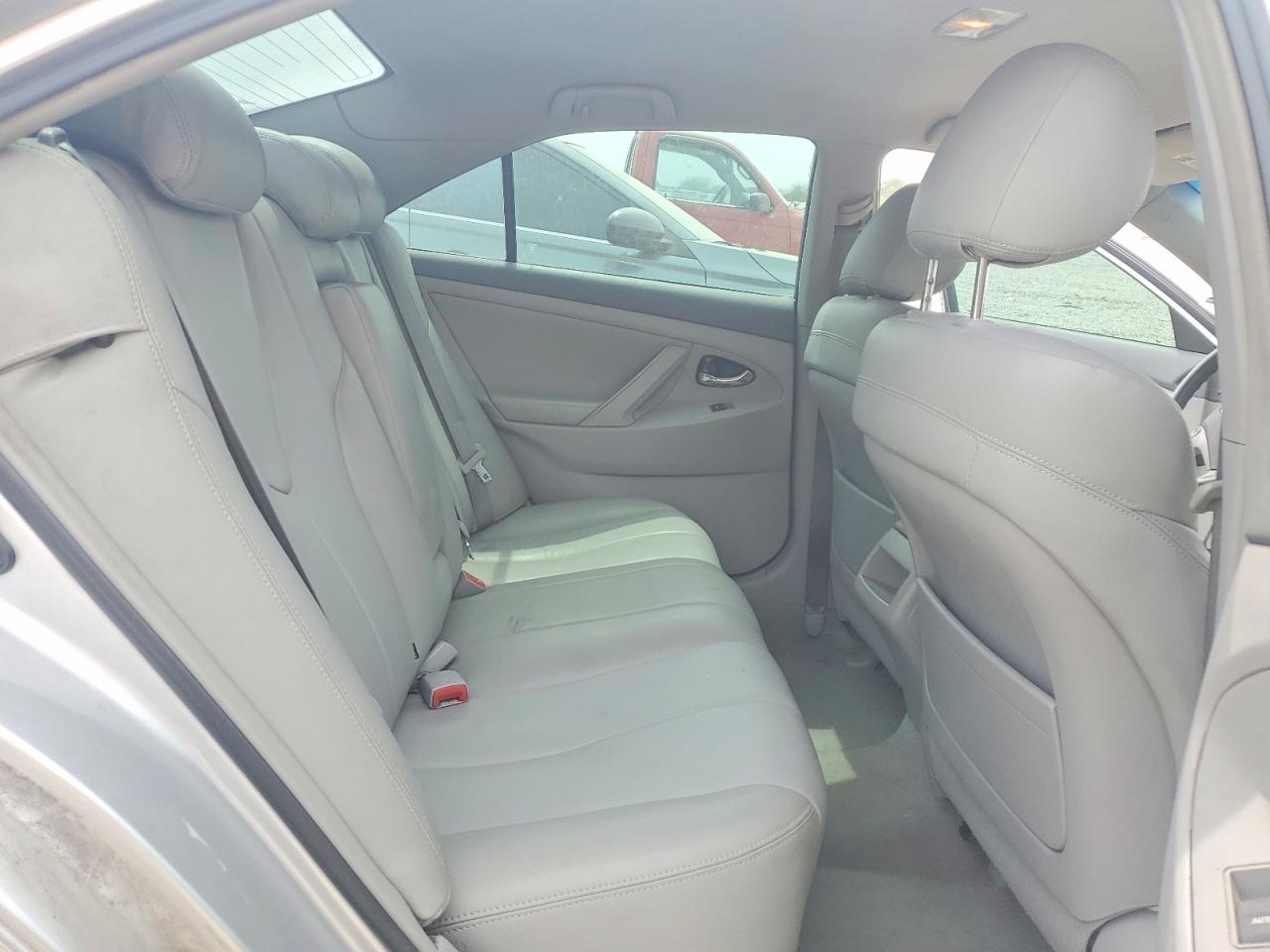 2011 TOYOTA CAMRY LE photo 28