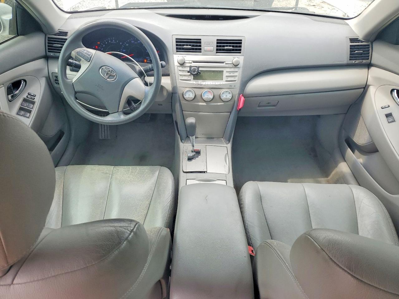 2011 TOYOTA CAMRY LE photo 22