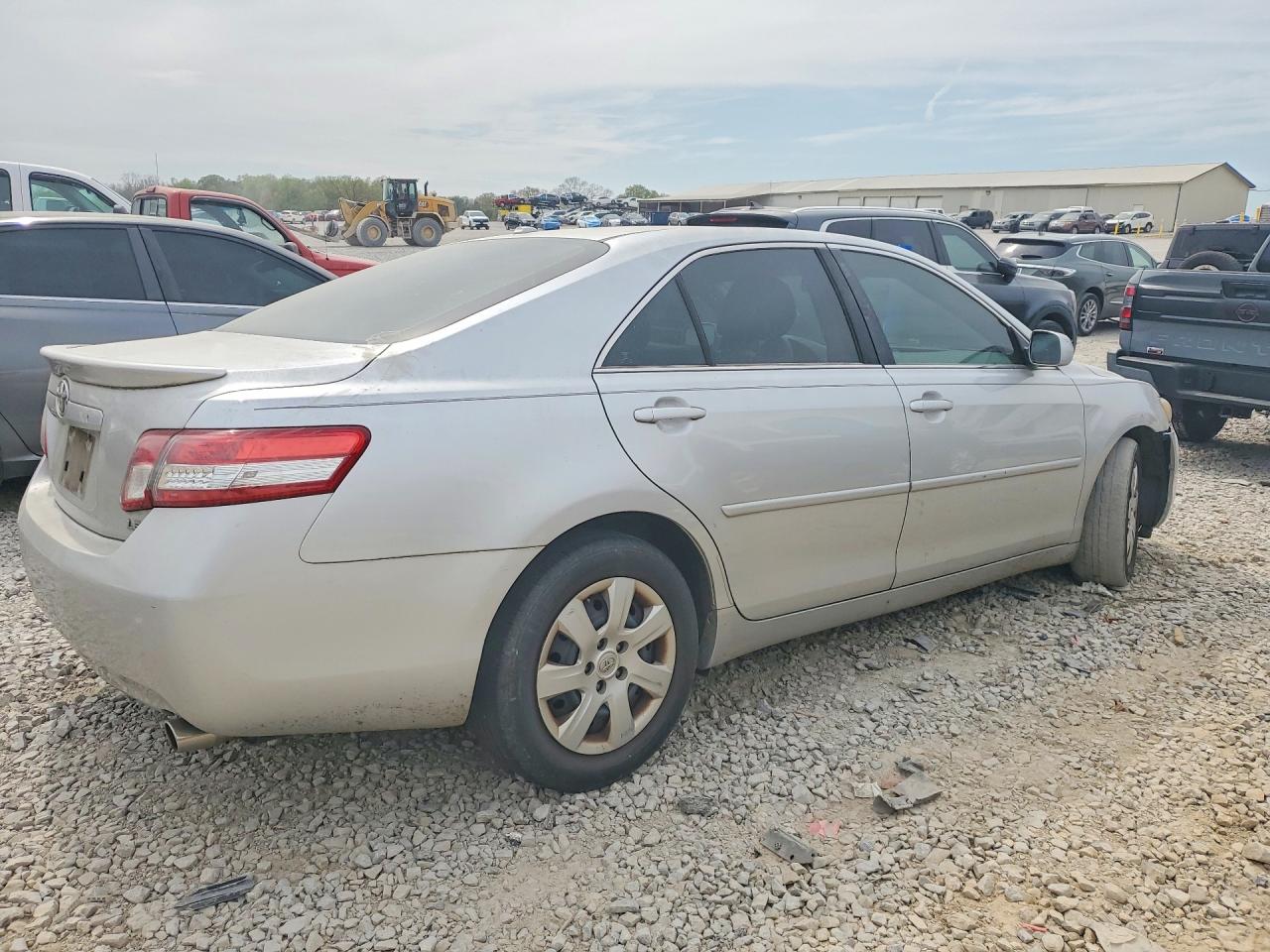 2011 TOYOTA CAMRY LE photo 7