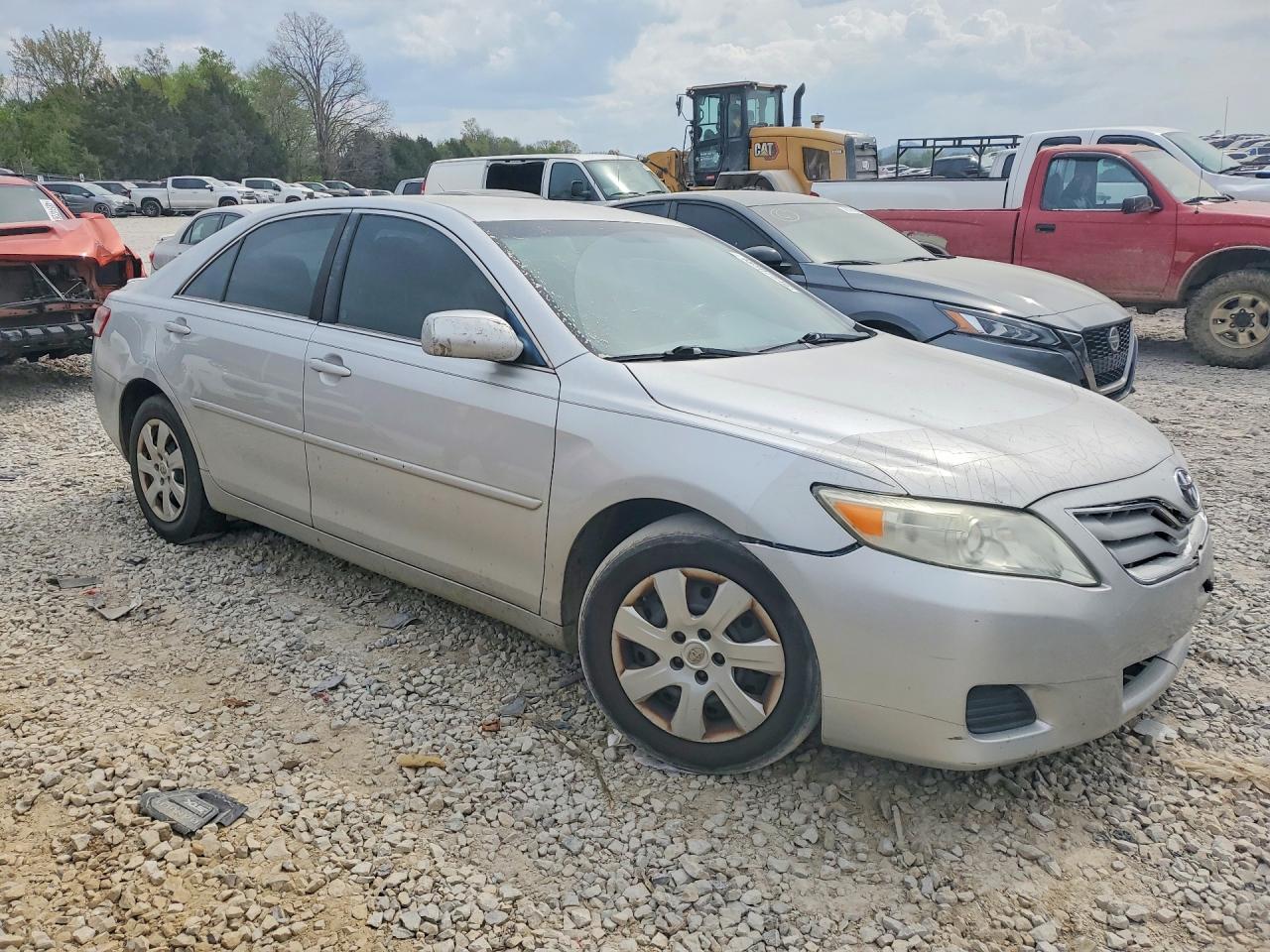 2011 TOYOTA CAMRY LE photo 10