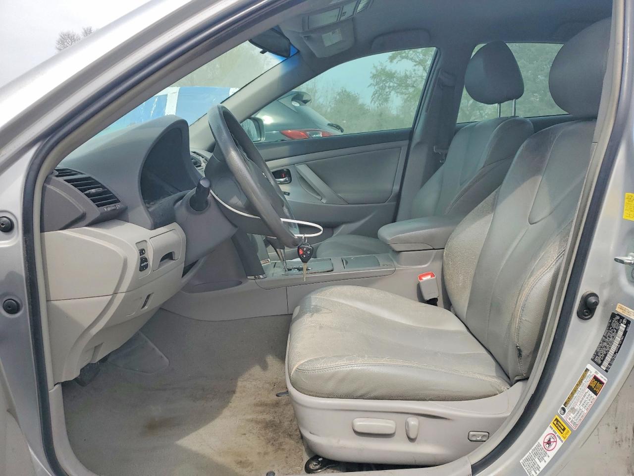 2011 TOYOTA CAMRY LE photo 19