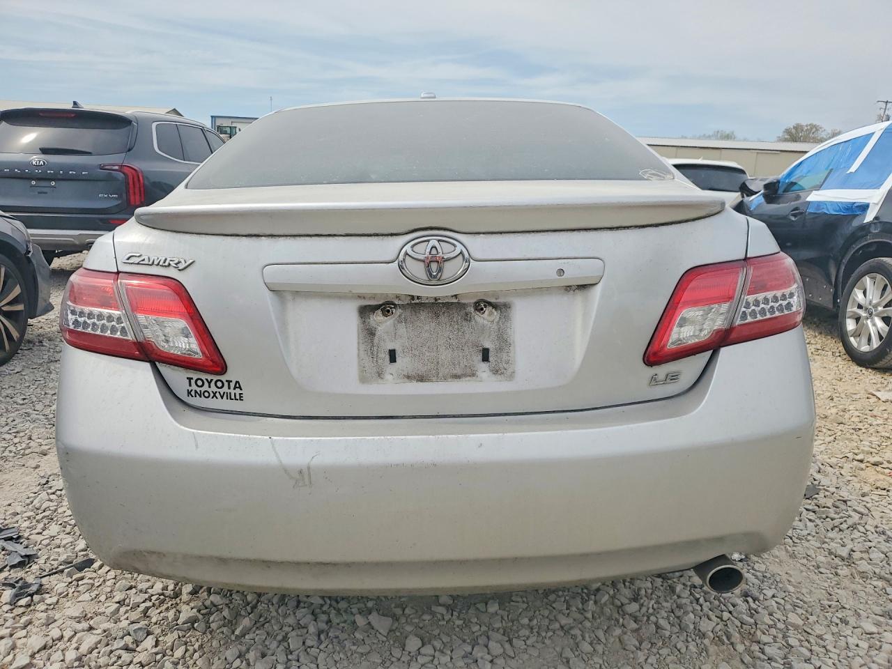 2011 TOYOTA CAMRY LE photo 16