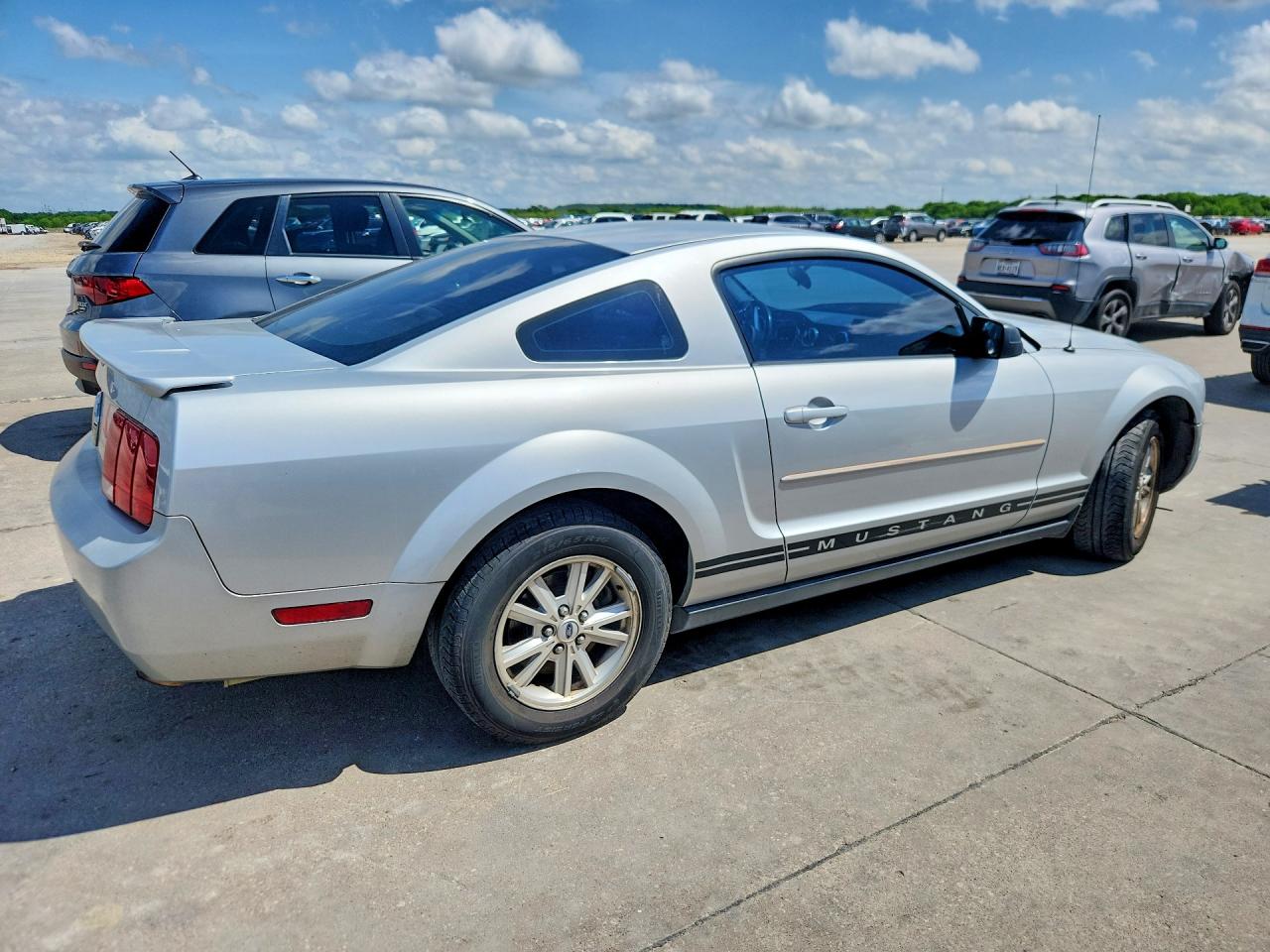 2008 FORD MUSTANG photo 3