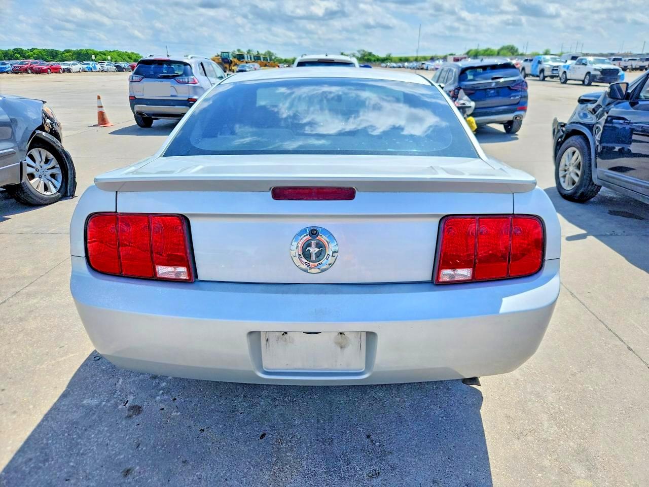 2008 FORD MUSTANG photo 6