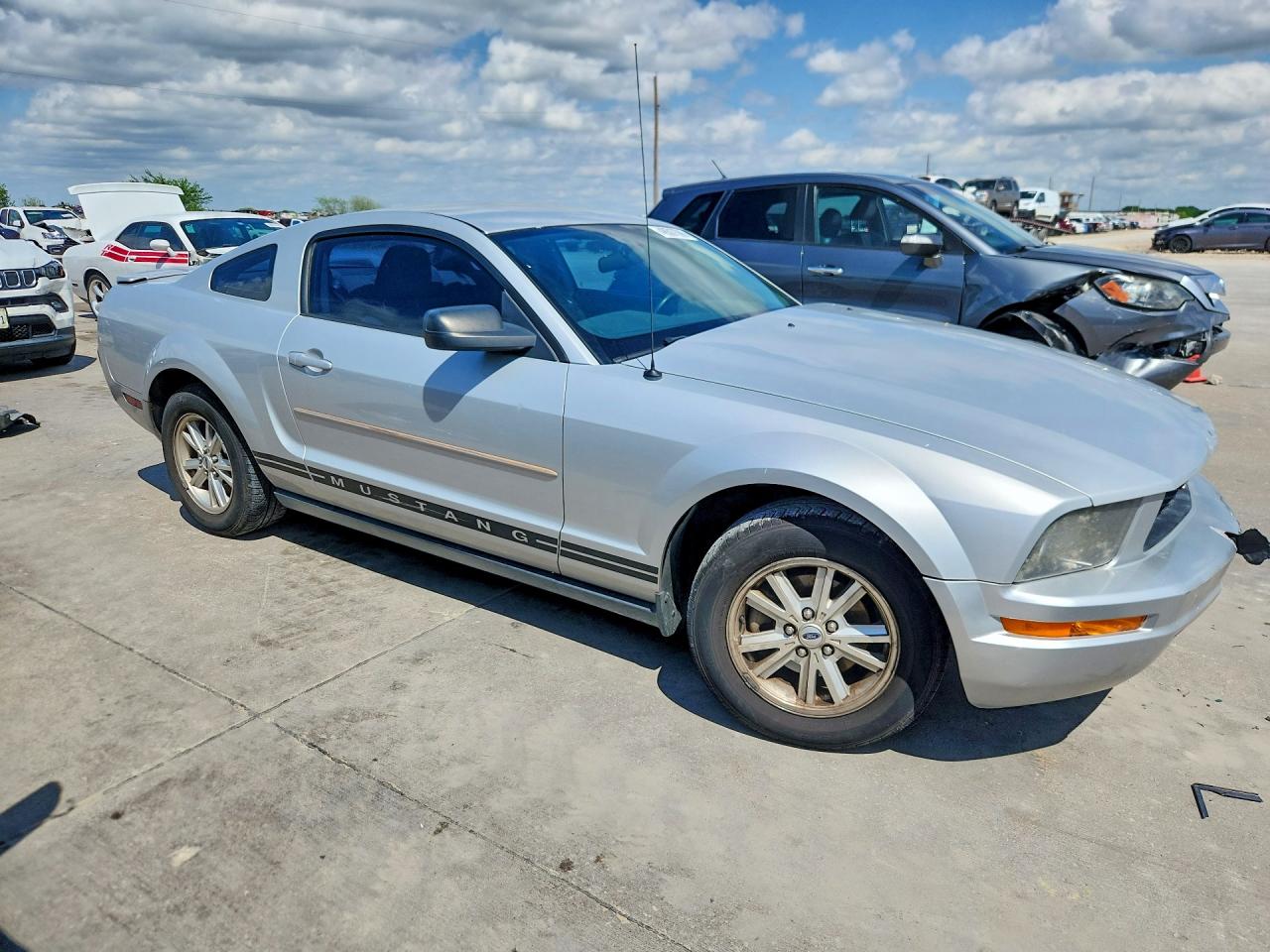 2008 FORD MUSTANG photo 4