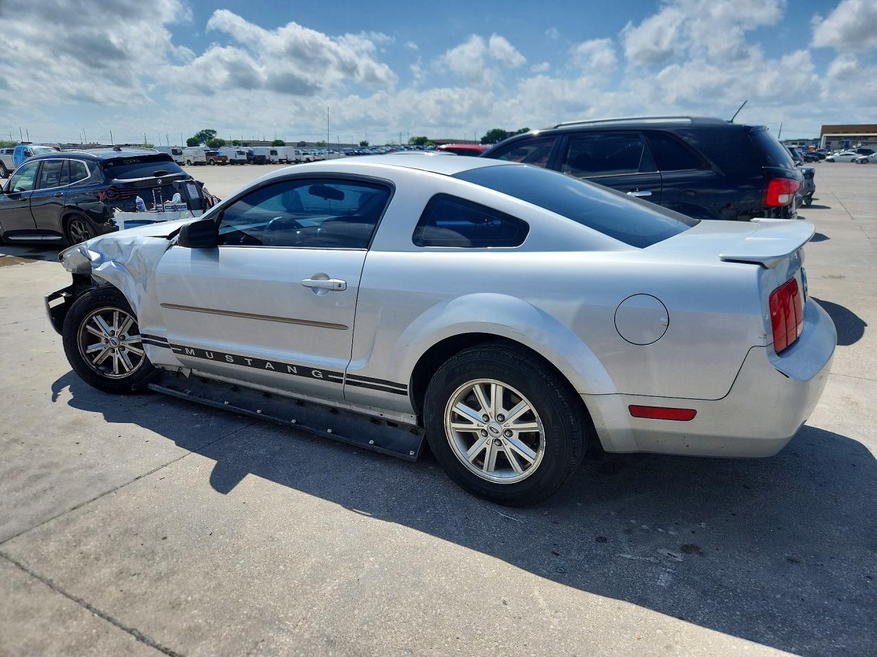 2008 FORD MUSTANG photo 2