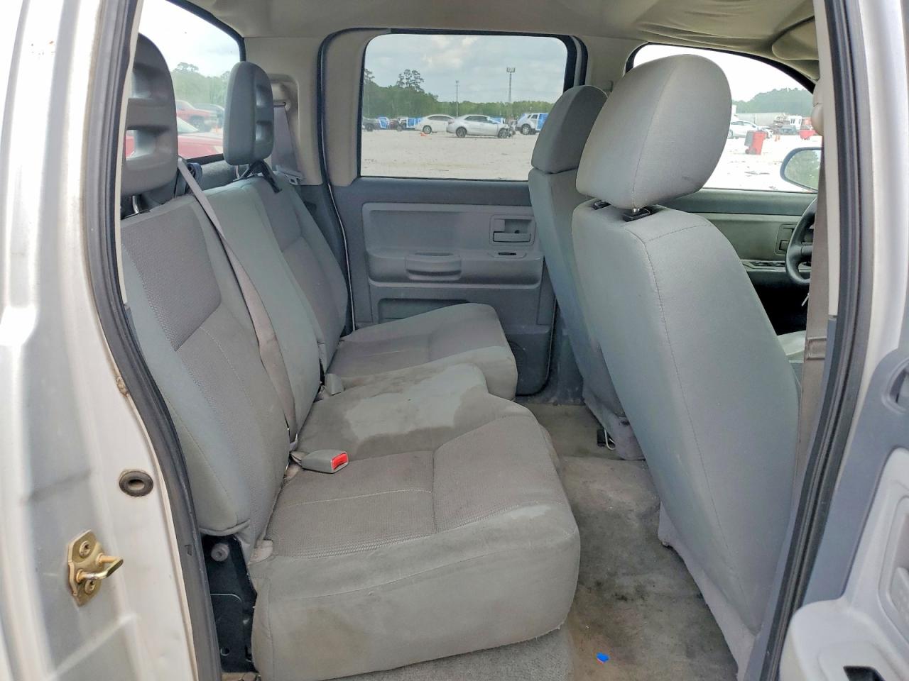 2005 DODGE DAKOTA QUAD SLT photo 28