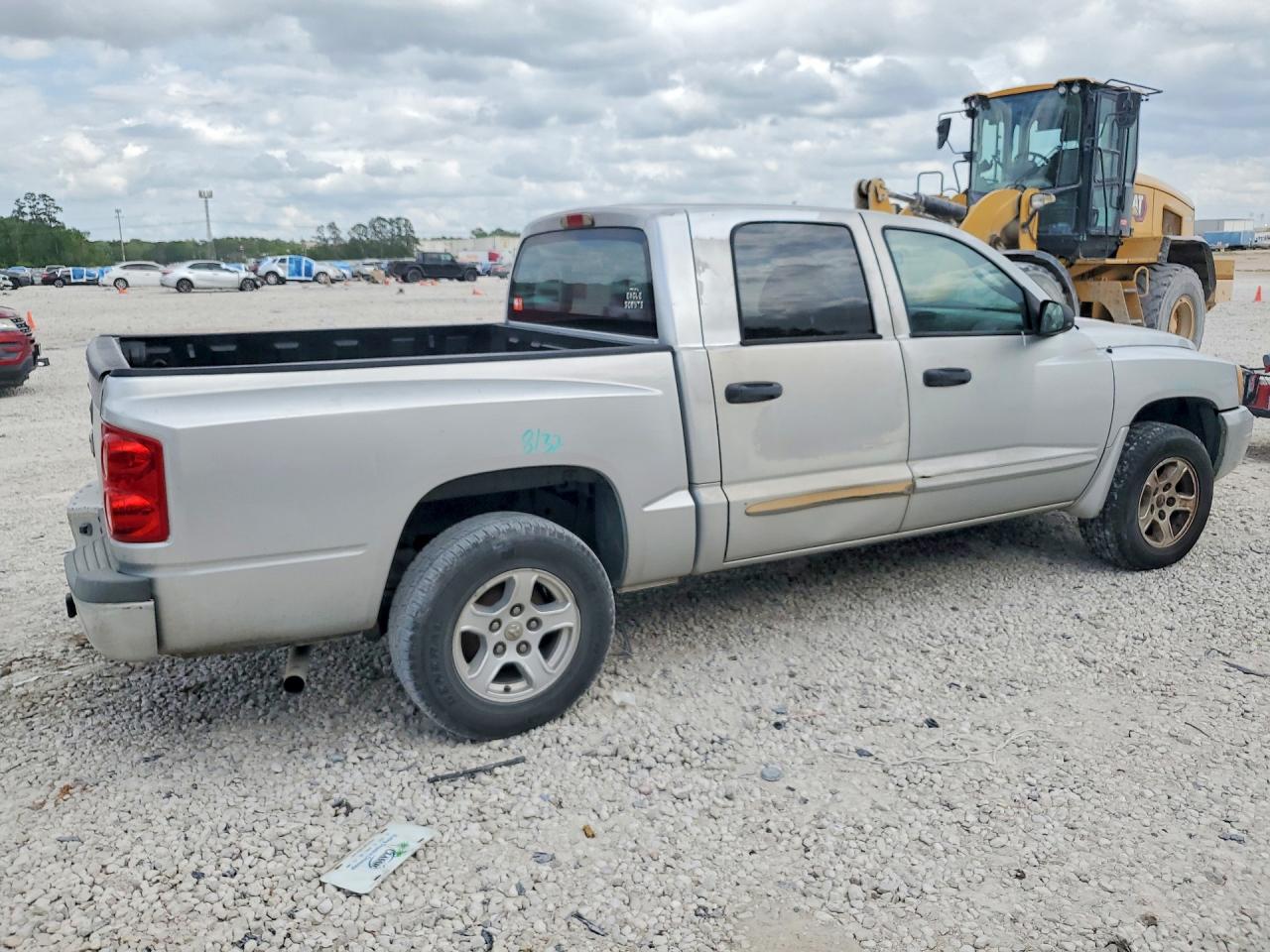 2005 DODGE DAKOTA QUAD SLT photo 7