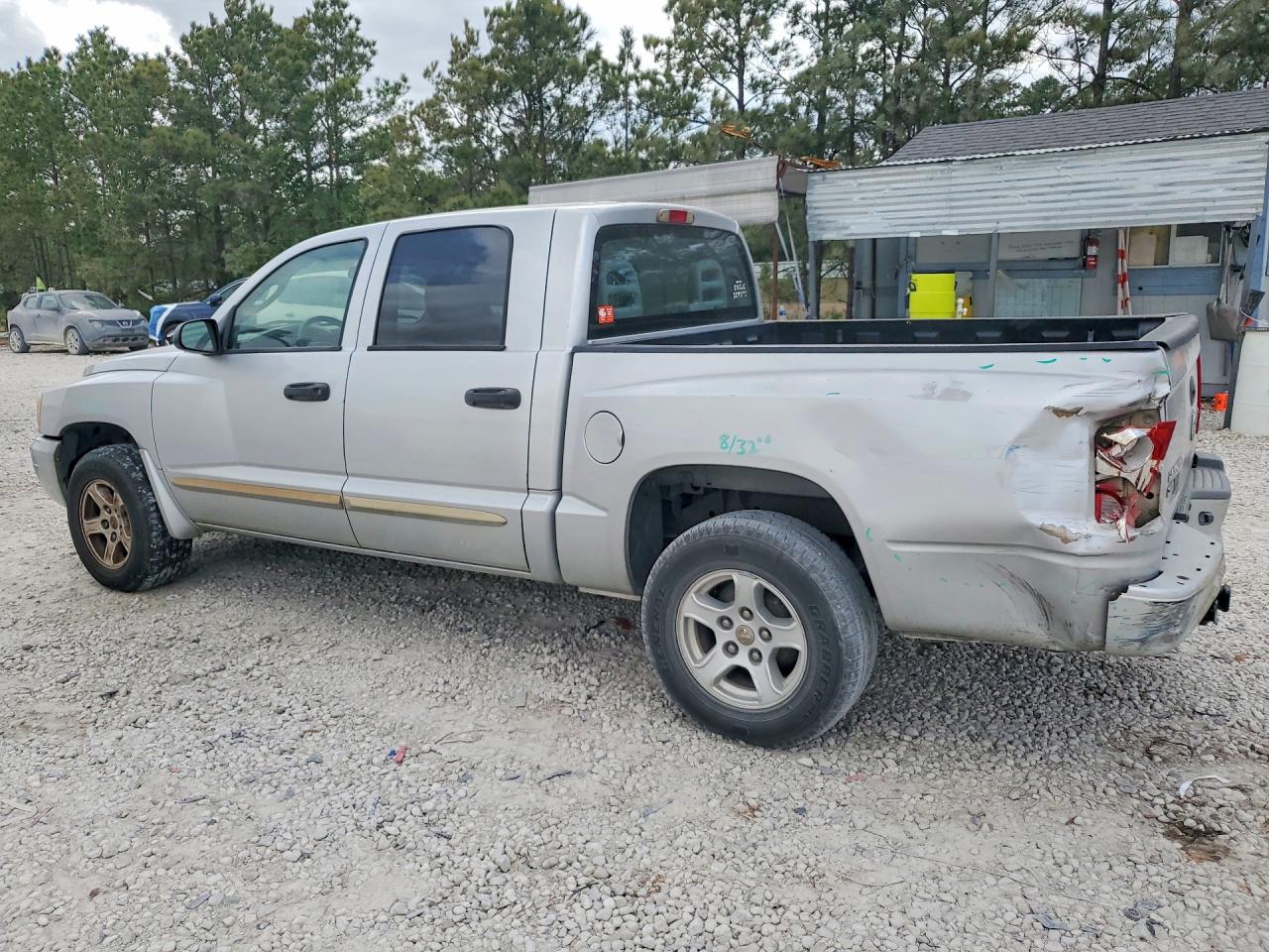 2005 DODGE DAKOTA QUAD SLT photo 4
