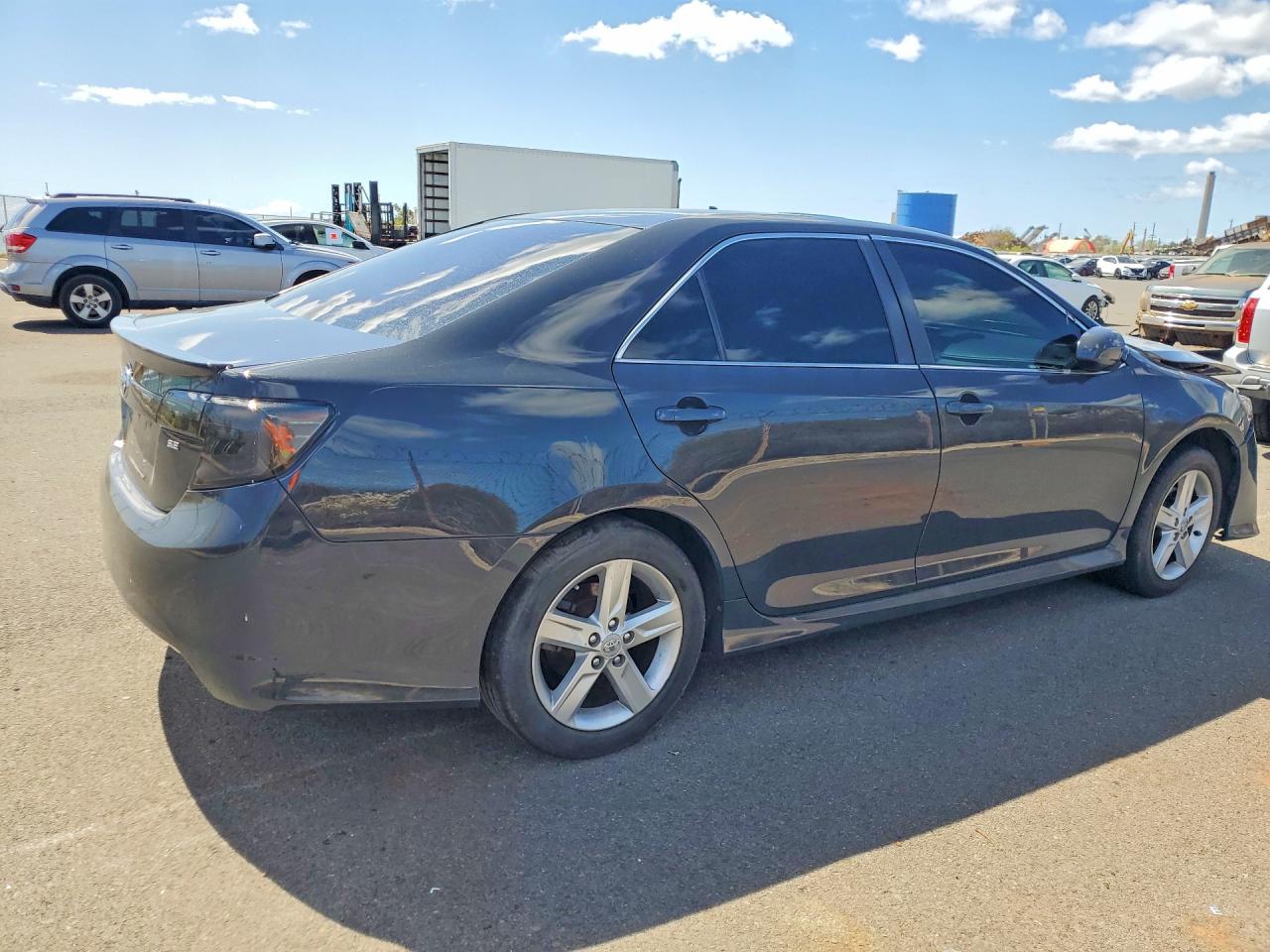 2013 TOYOTA CAMRY SE photo 5