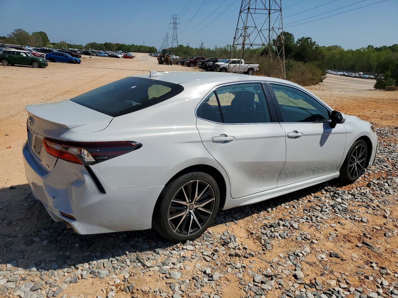 2023 TOYOTA CAMRY SE photo 3