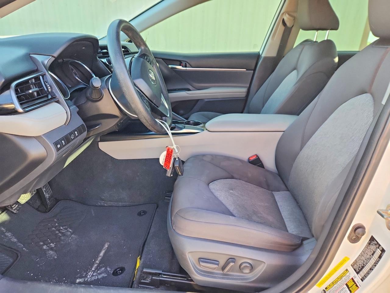 2019 TOYOTA CAMRY LE photo 19
