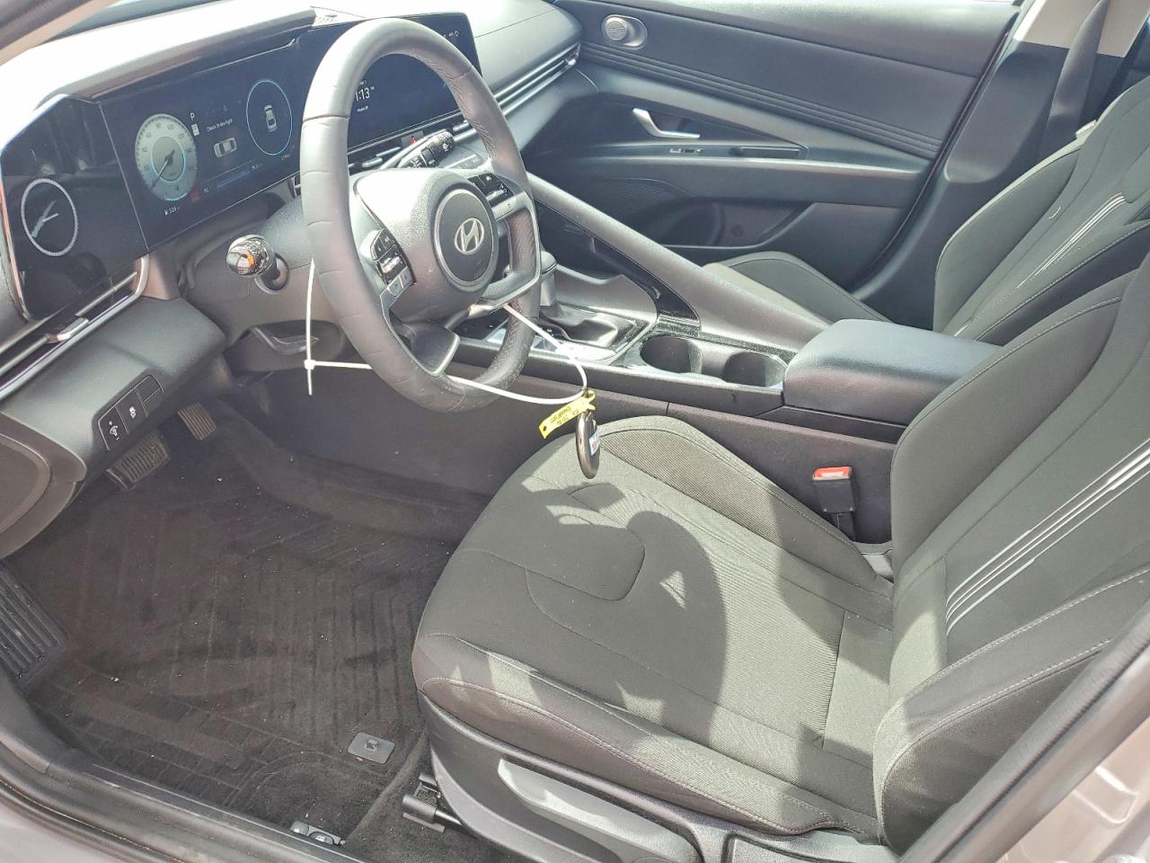 2024 HYUNDAI ELANTRA SEL photo 13