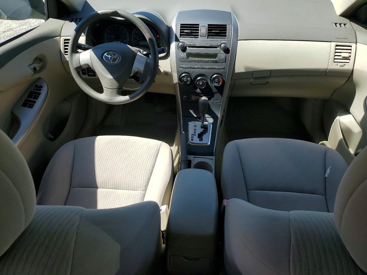 2010 TOYOTA COROLLA LE photo 15