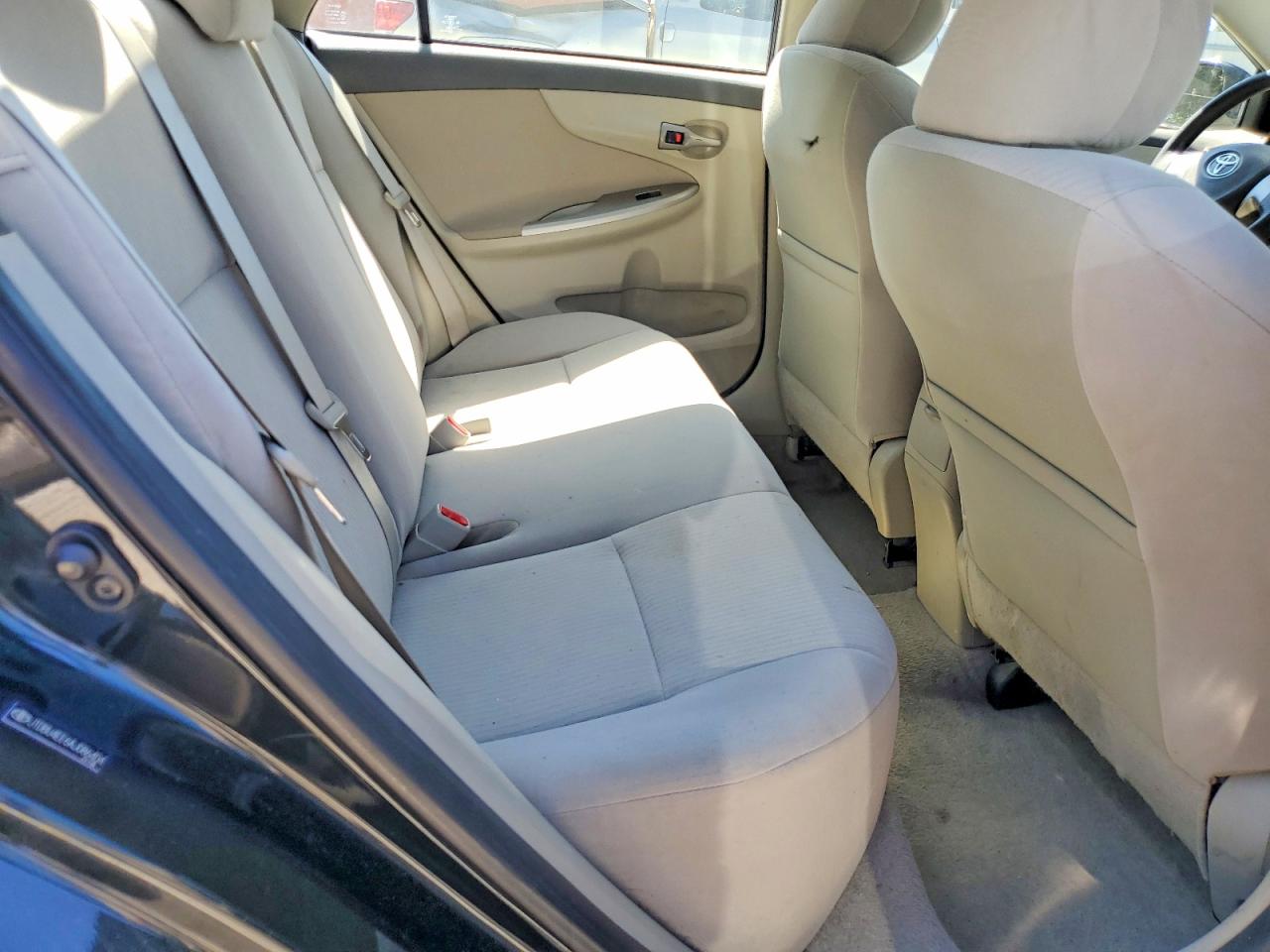 2010 TOYOTA COROLLA LE photo 19