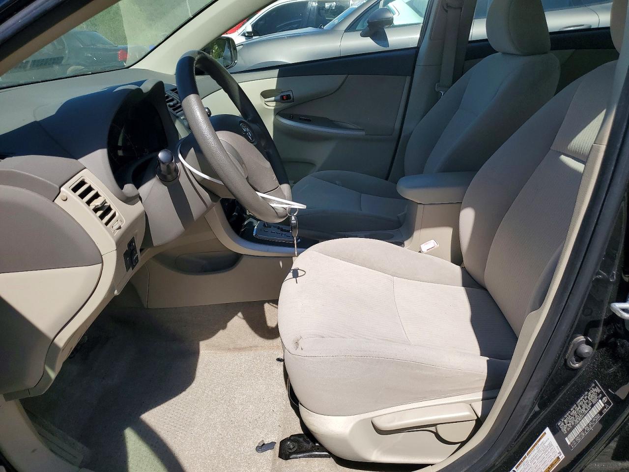 2010 TOYOTA COROLLA LE photo 13