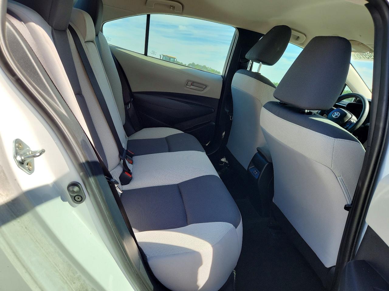 2023 TOYOTA COROLLA LE photo 28