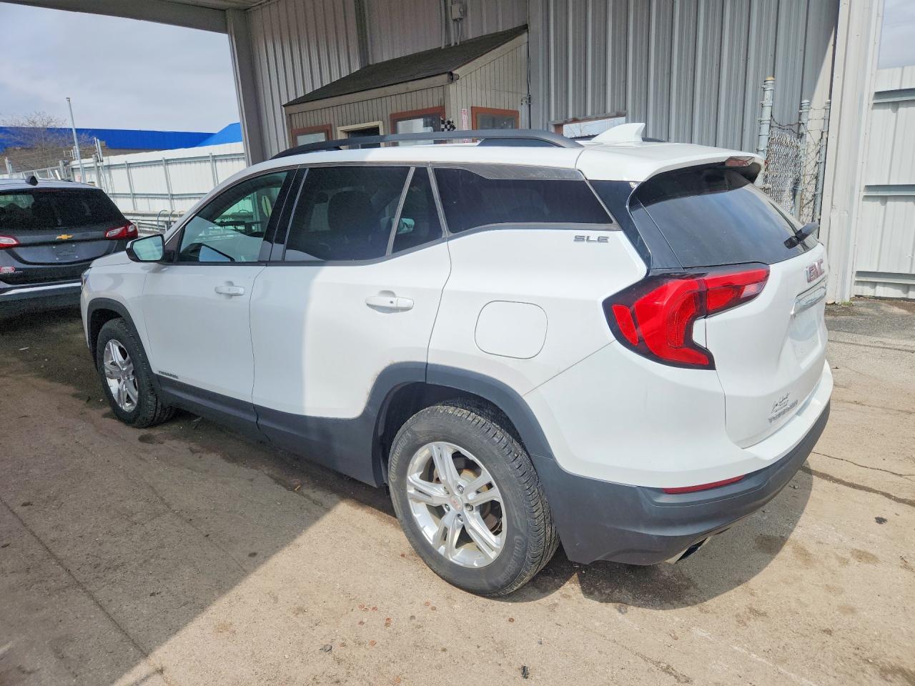 2018 GMC TERRAIN SLE photo 3