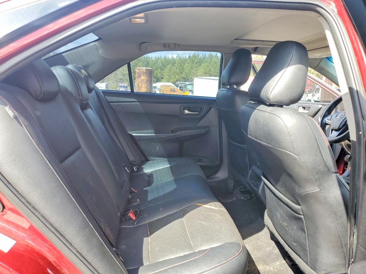 2015 TOYOTA CAMRY SE photo 19