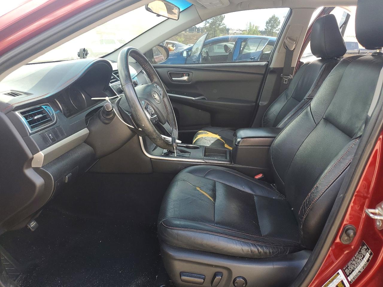 2015 TOYOTA CAMRY SE photo 13