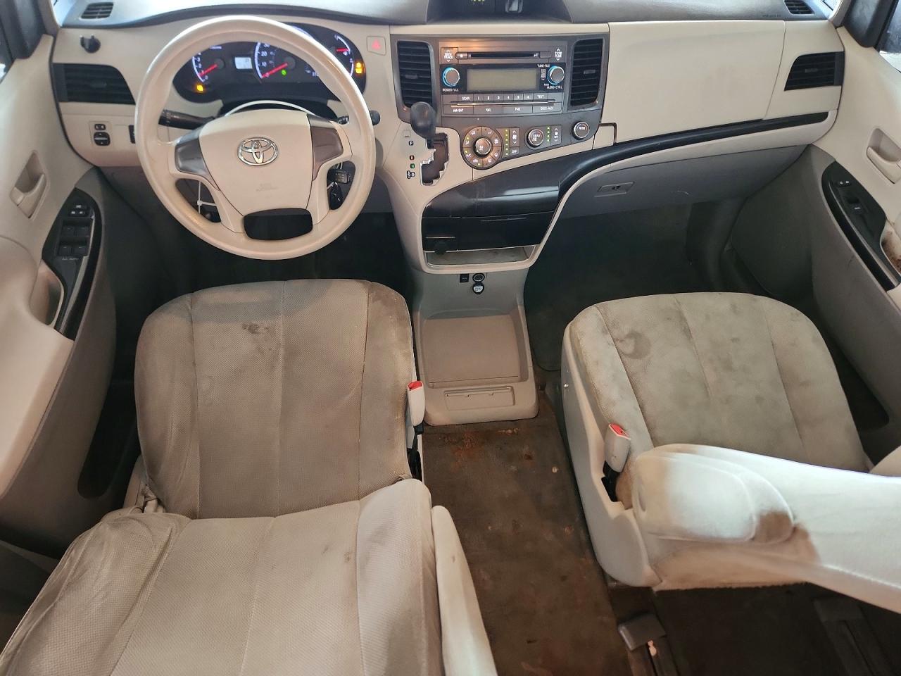 2014 TOYOTA SIENNA L 7-PASSENGER photo 15