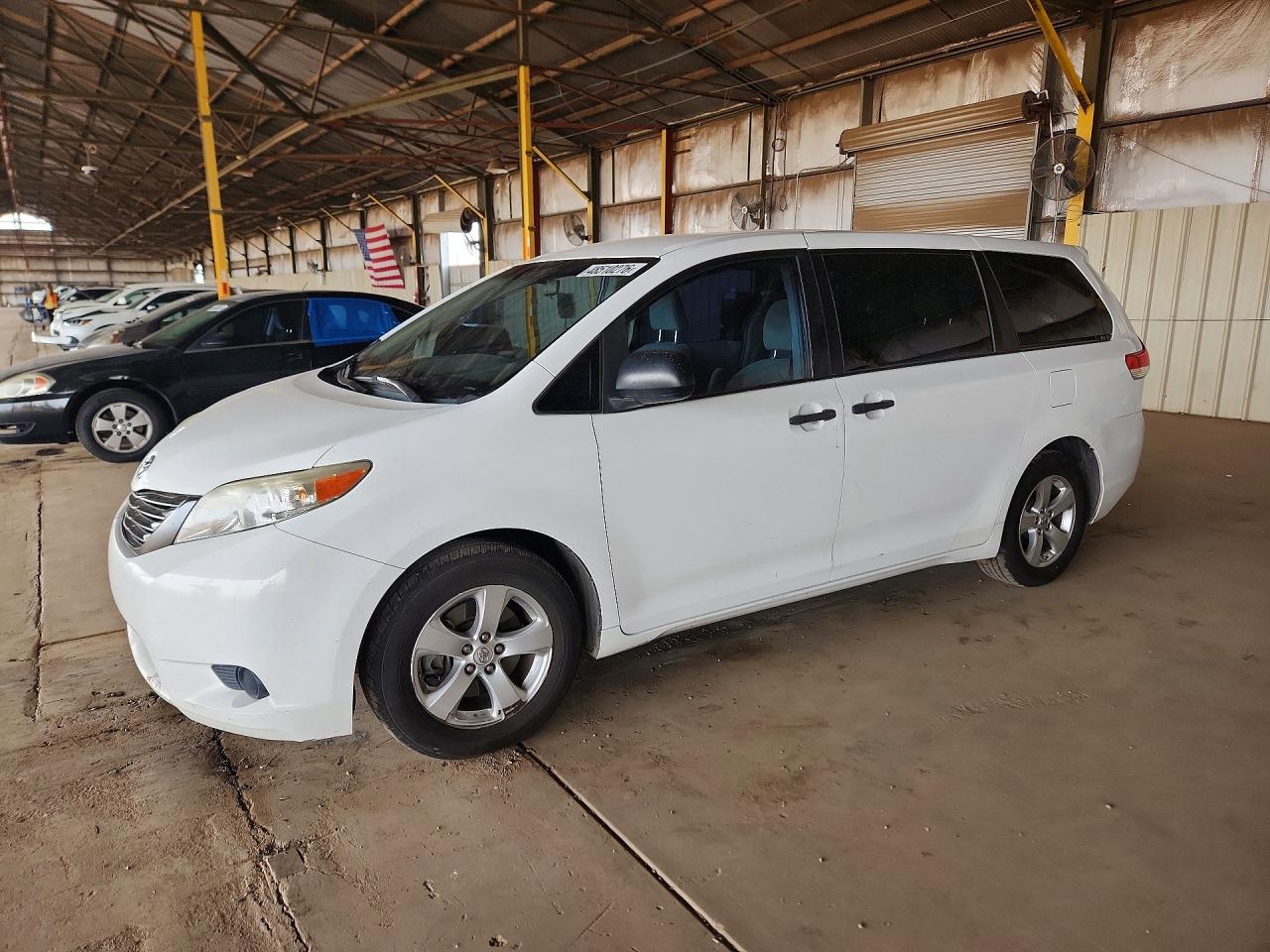 2014 TOYOTA SIENNA