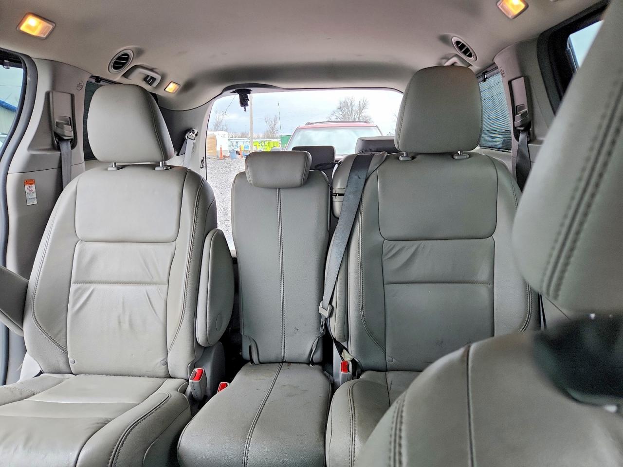 2015 TOYOTA SIENNA XLE 8-PASSENGER photo 10