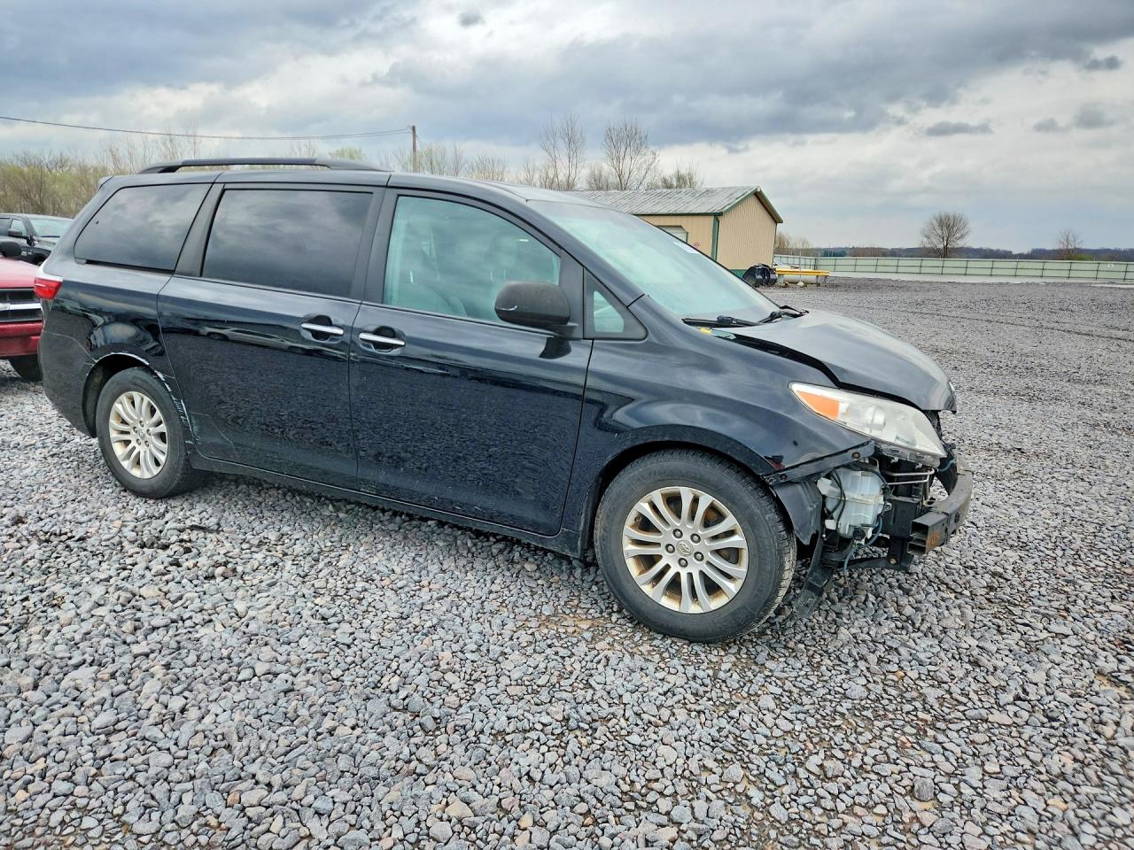 2015 TOYOTA SIENNA XLE 8-PASSENGER photo 4